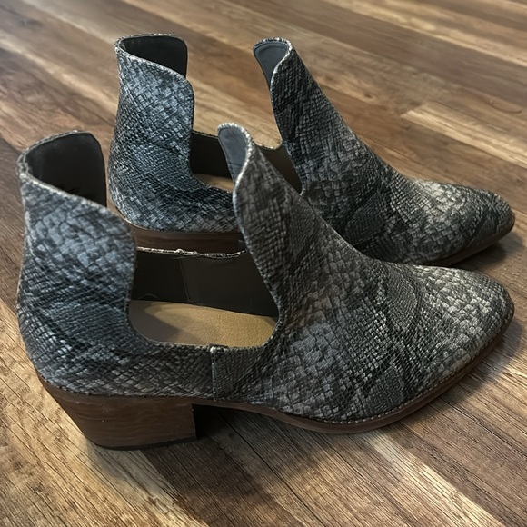 Snake Print Booties - Picture 3 of 5